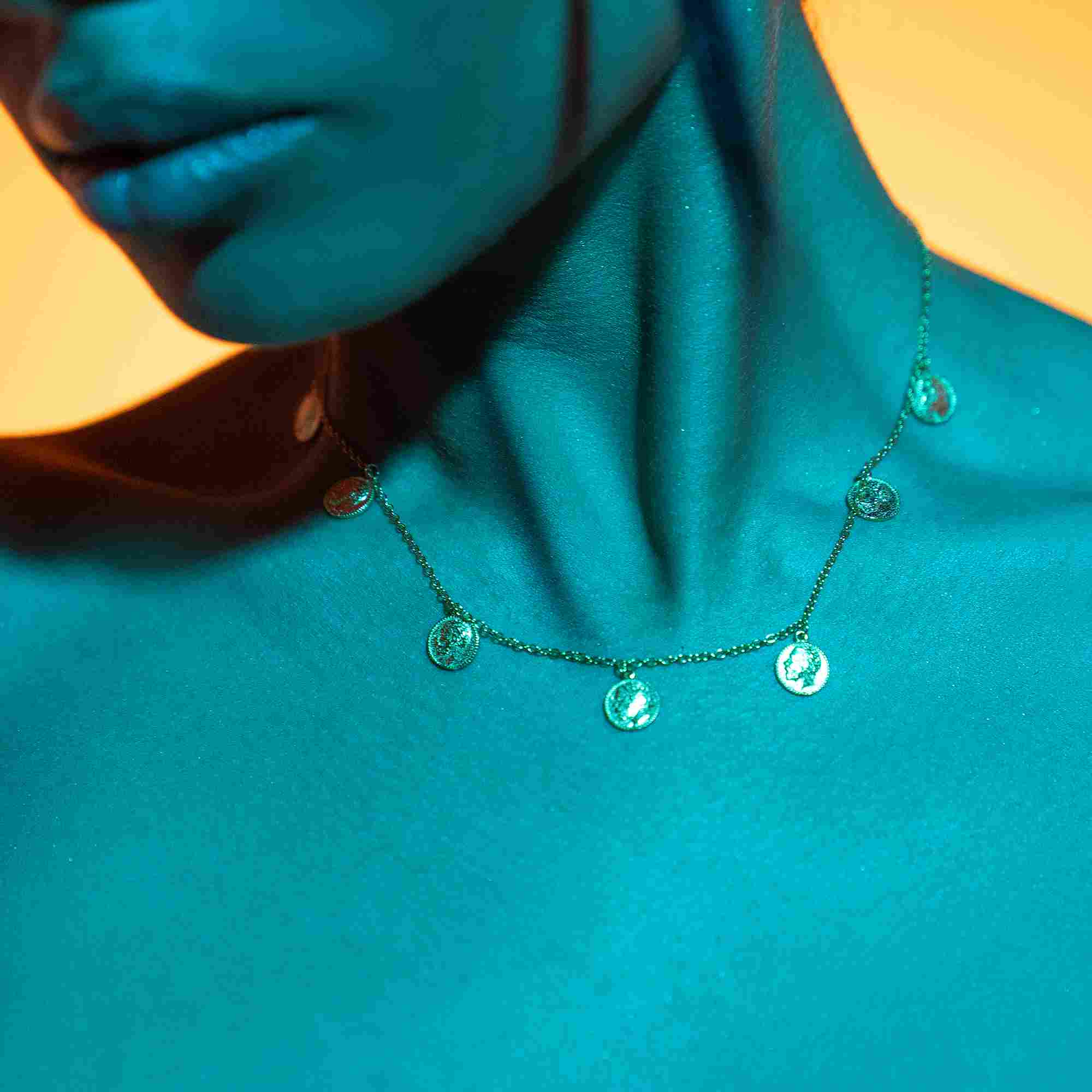 قلادة ذا جولدن كوين - gold