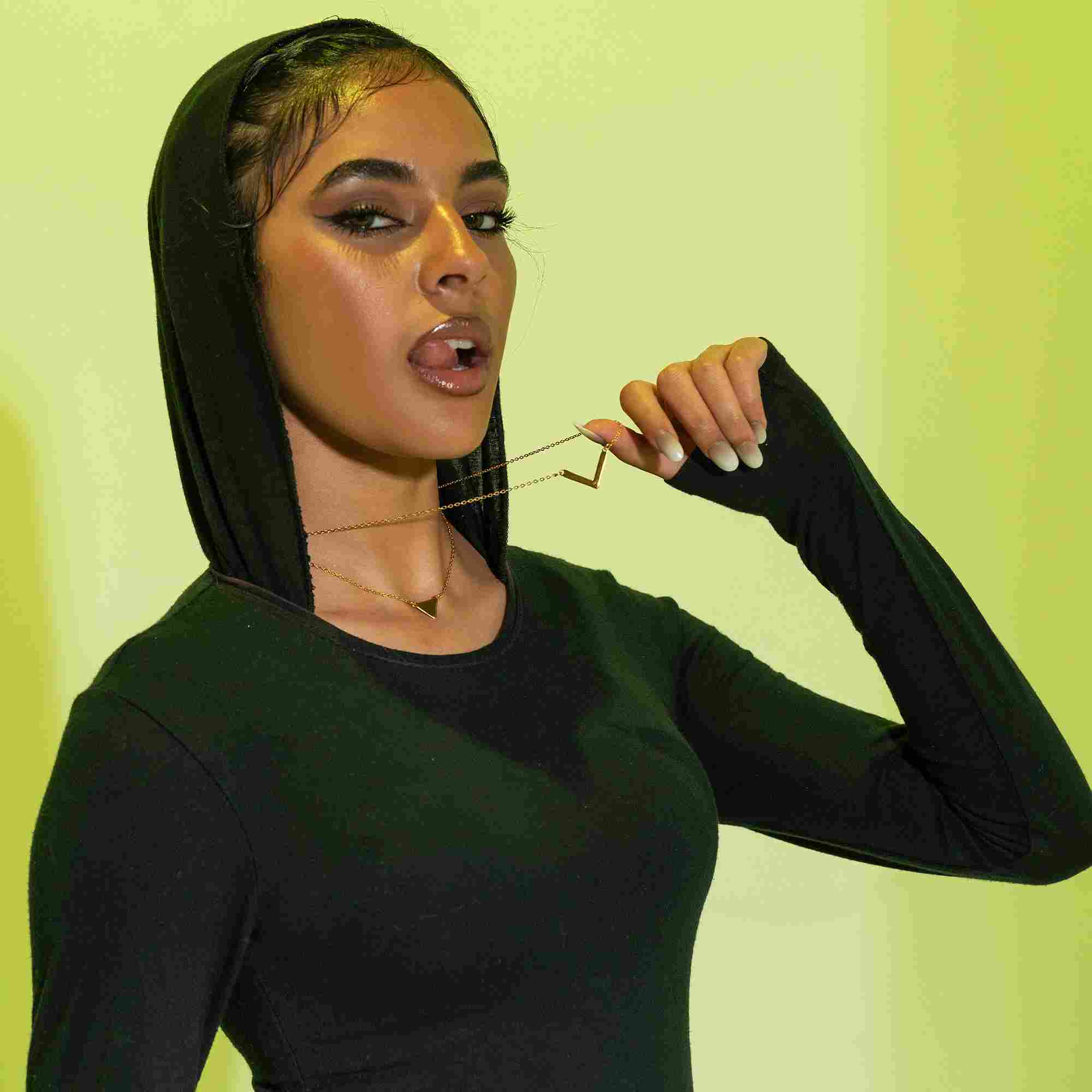 قلادة جولدن بوردرز