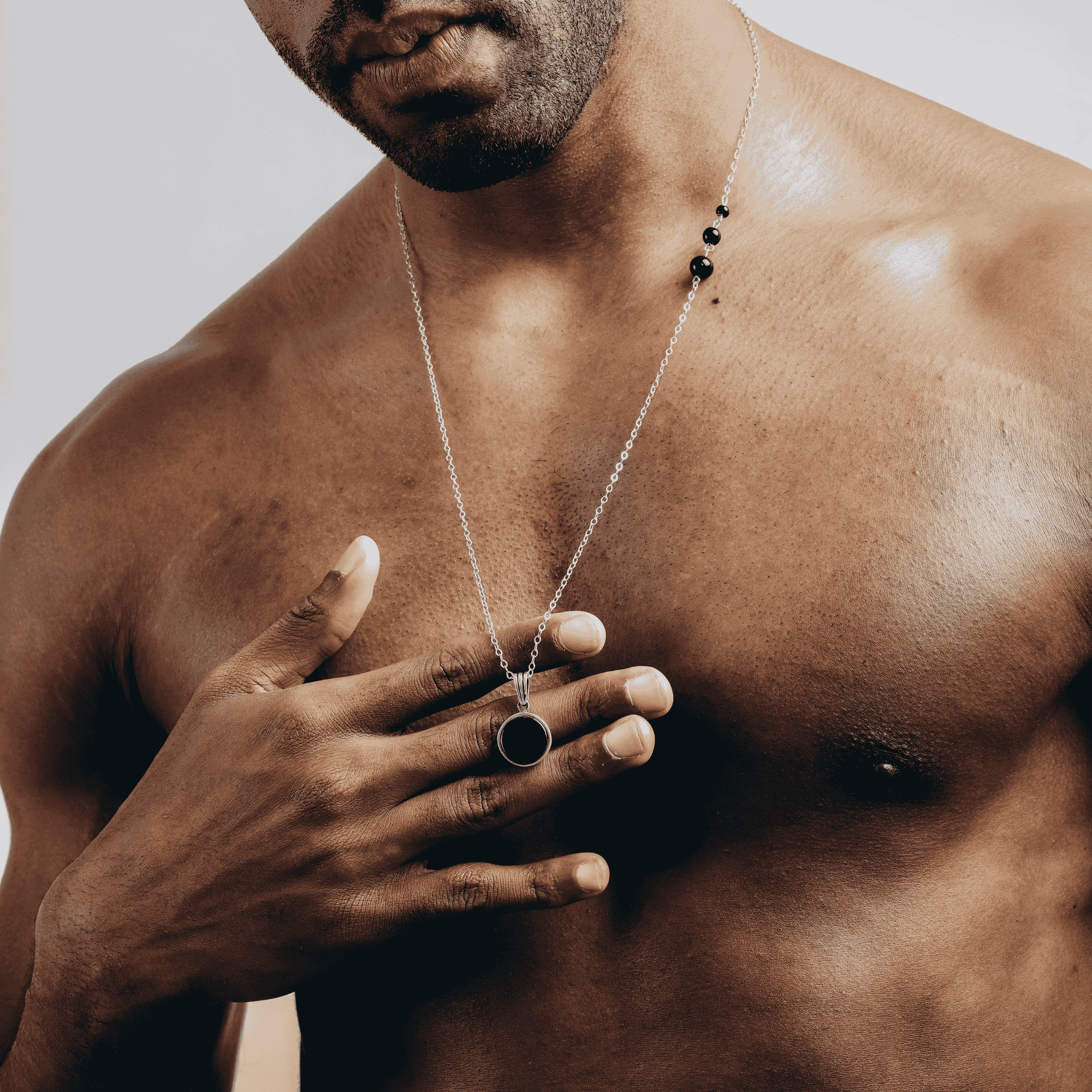  قلادة فضية سوداء