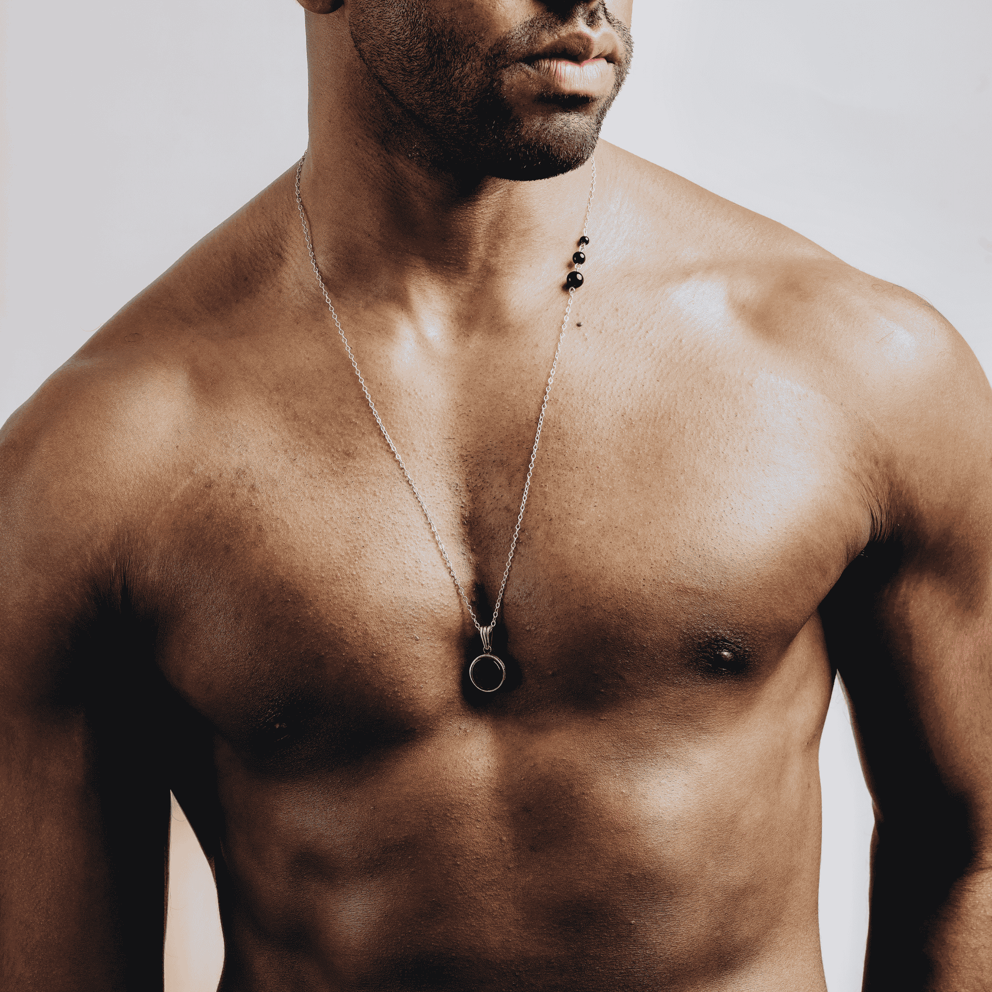  قلادة فضية سوداء