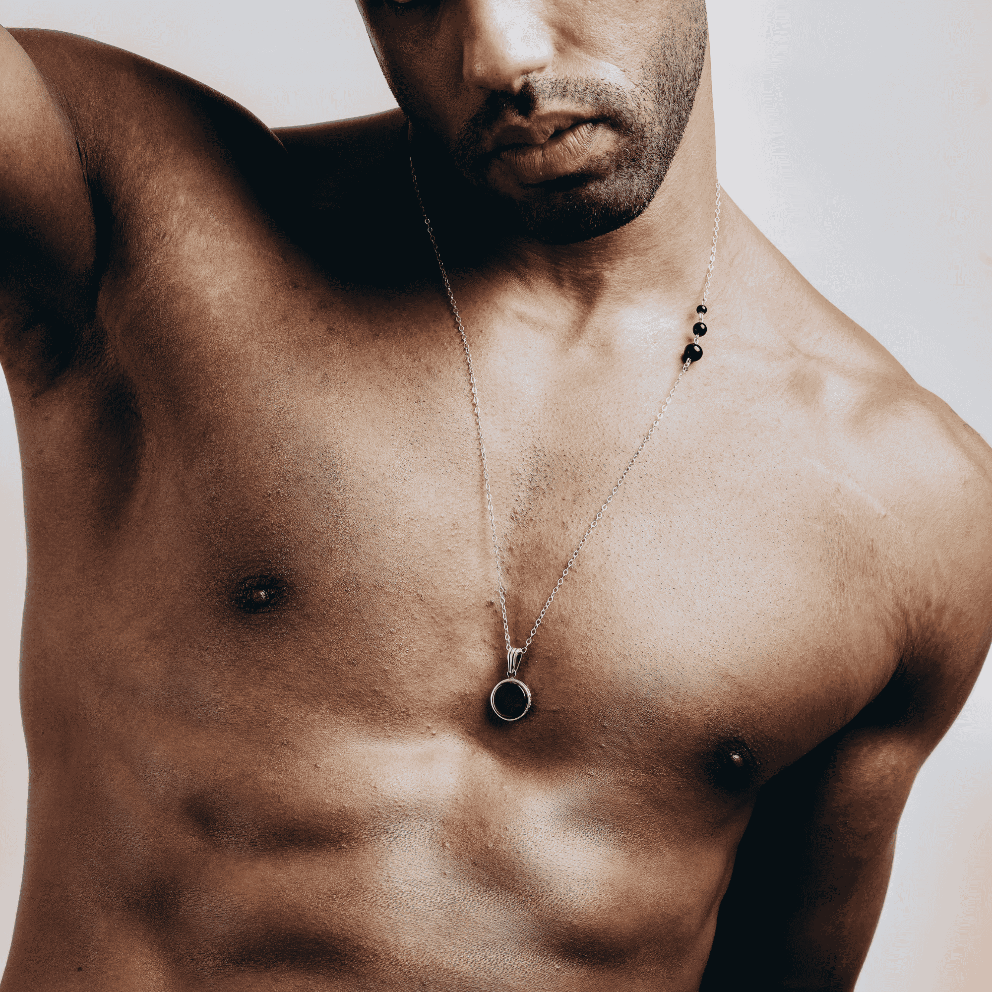  قلادة فضية سوداء