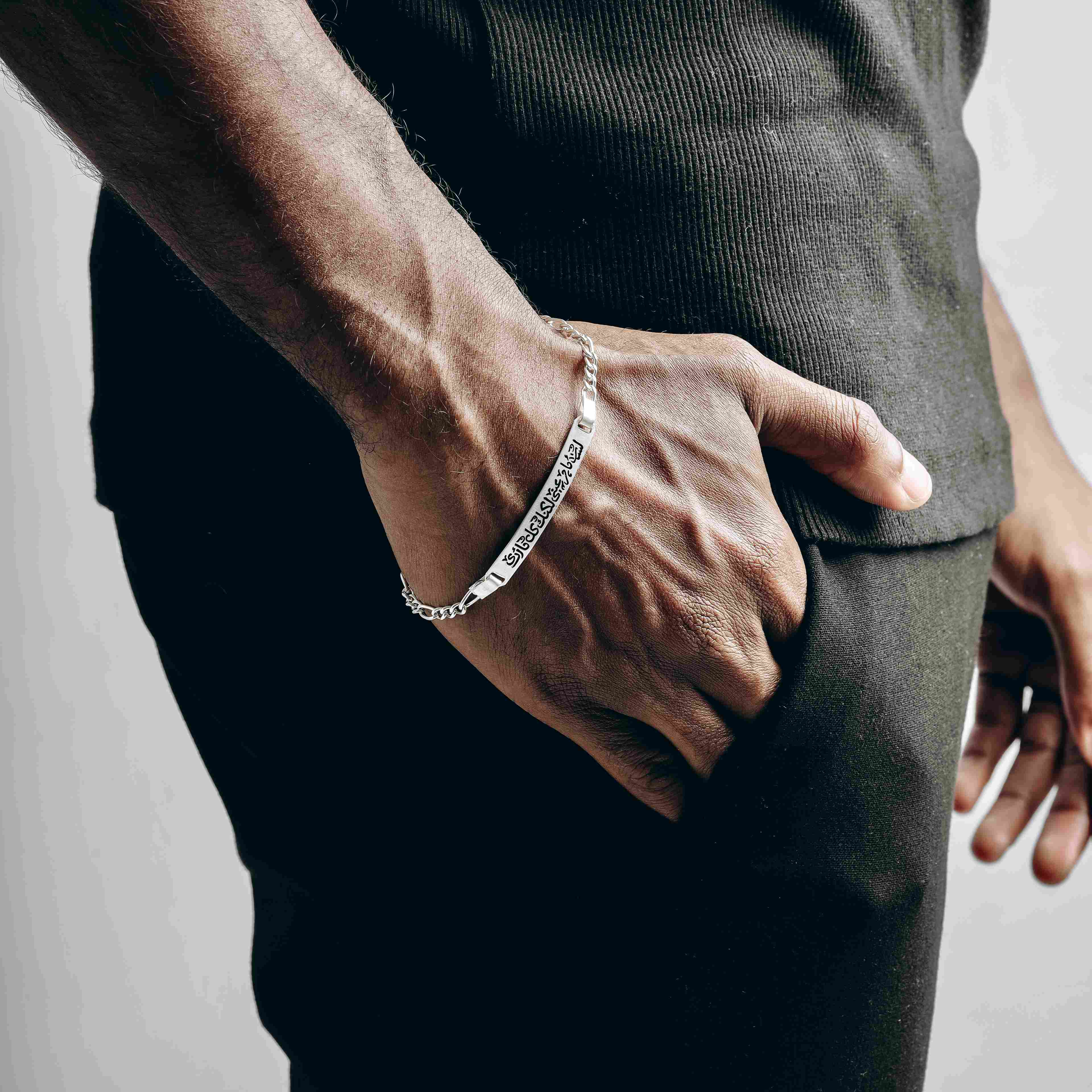 سوار فضة محفور بجملتك المفضلة