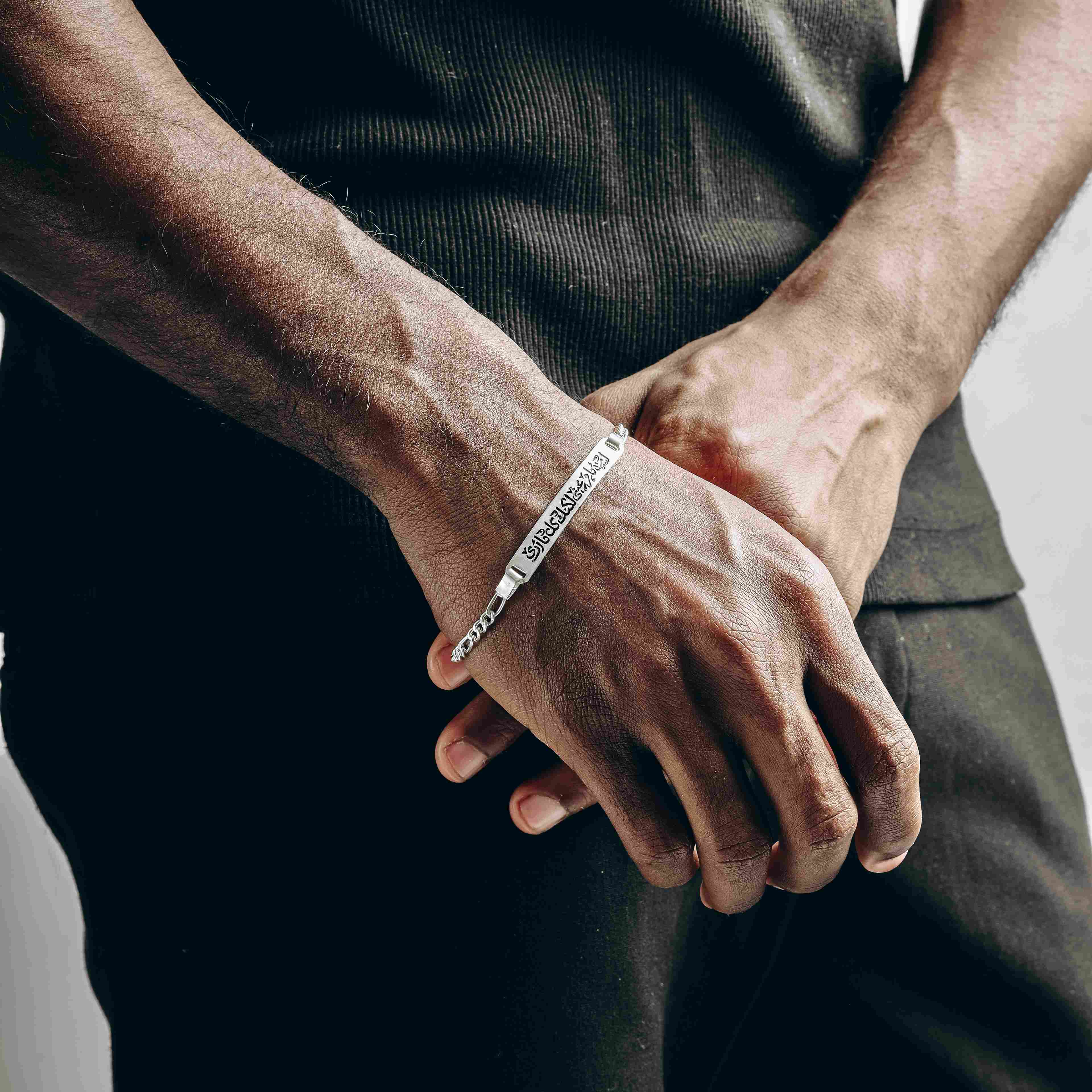 سوار فضة محفور بجملتك المفضلة