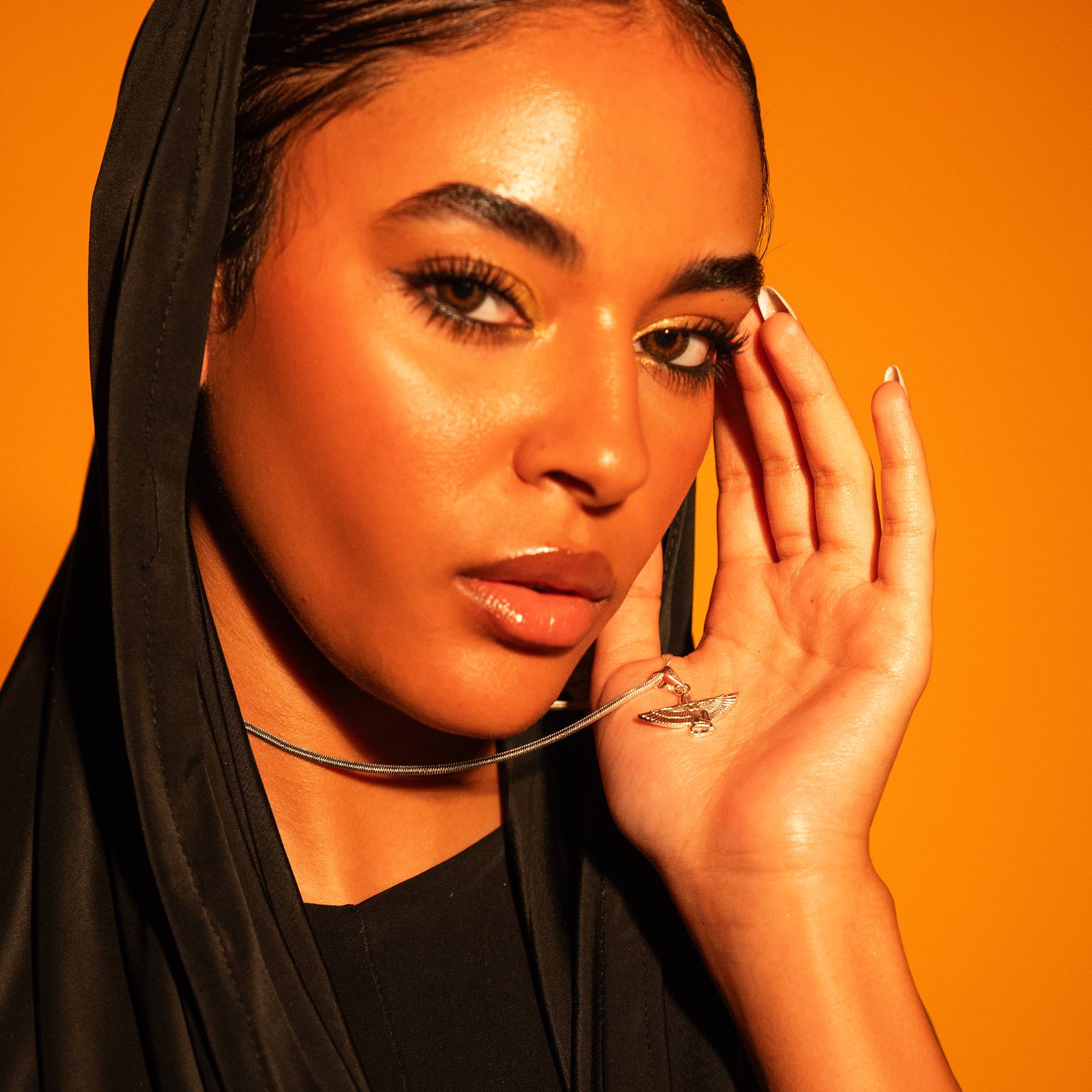 ايفري داي سلفر مع قلادة فريدام