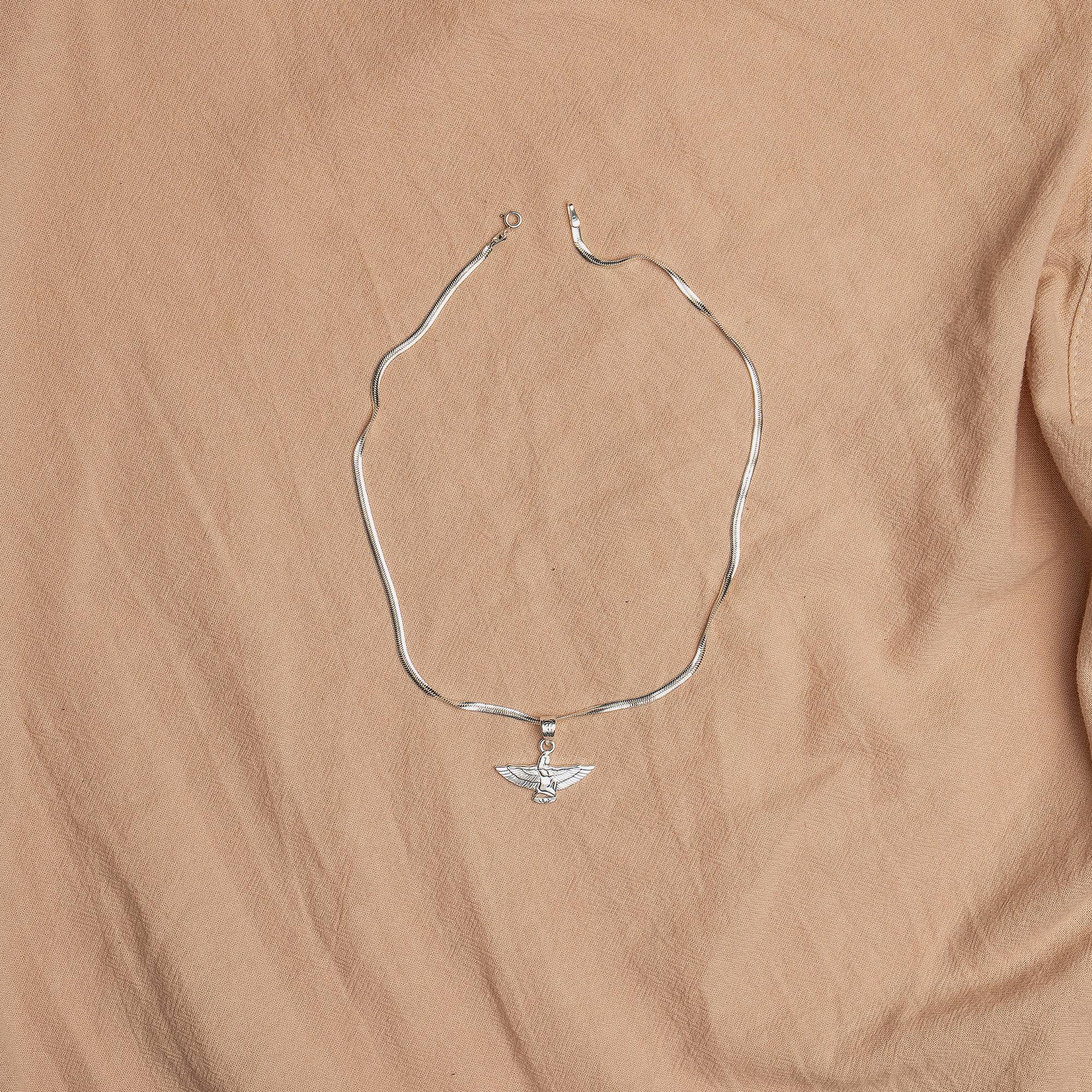 ايفري داي سلفر مع قلادة فريدام