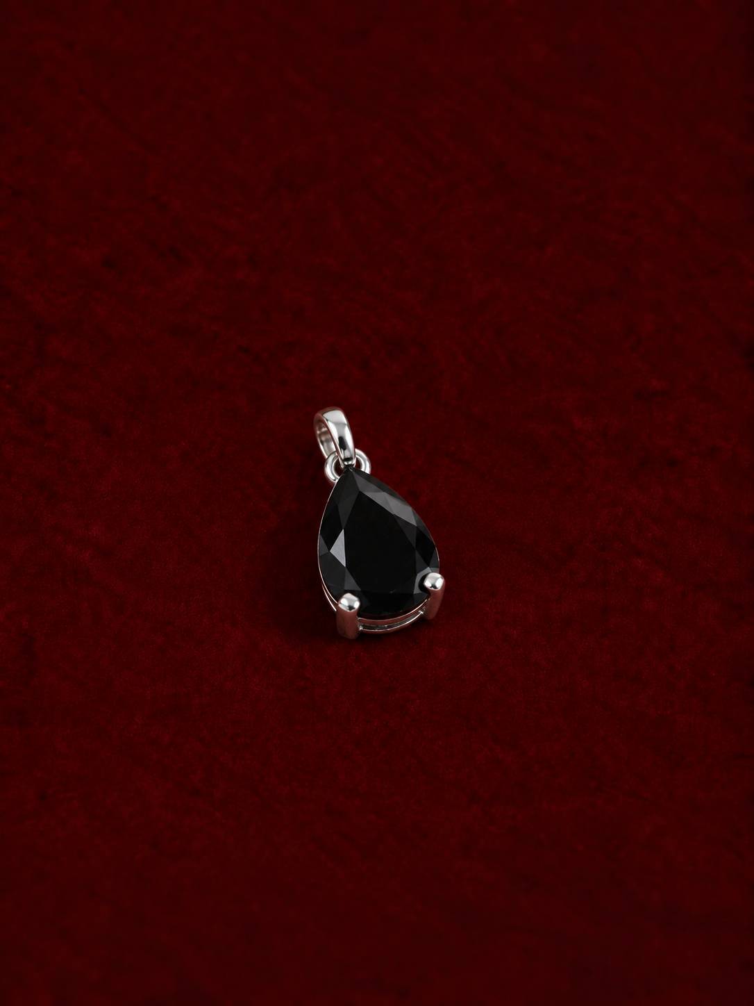 Pear Zircon Necklace - black
