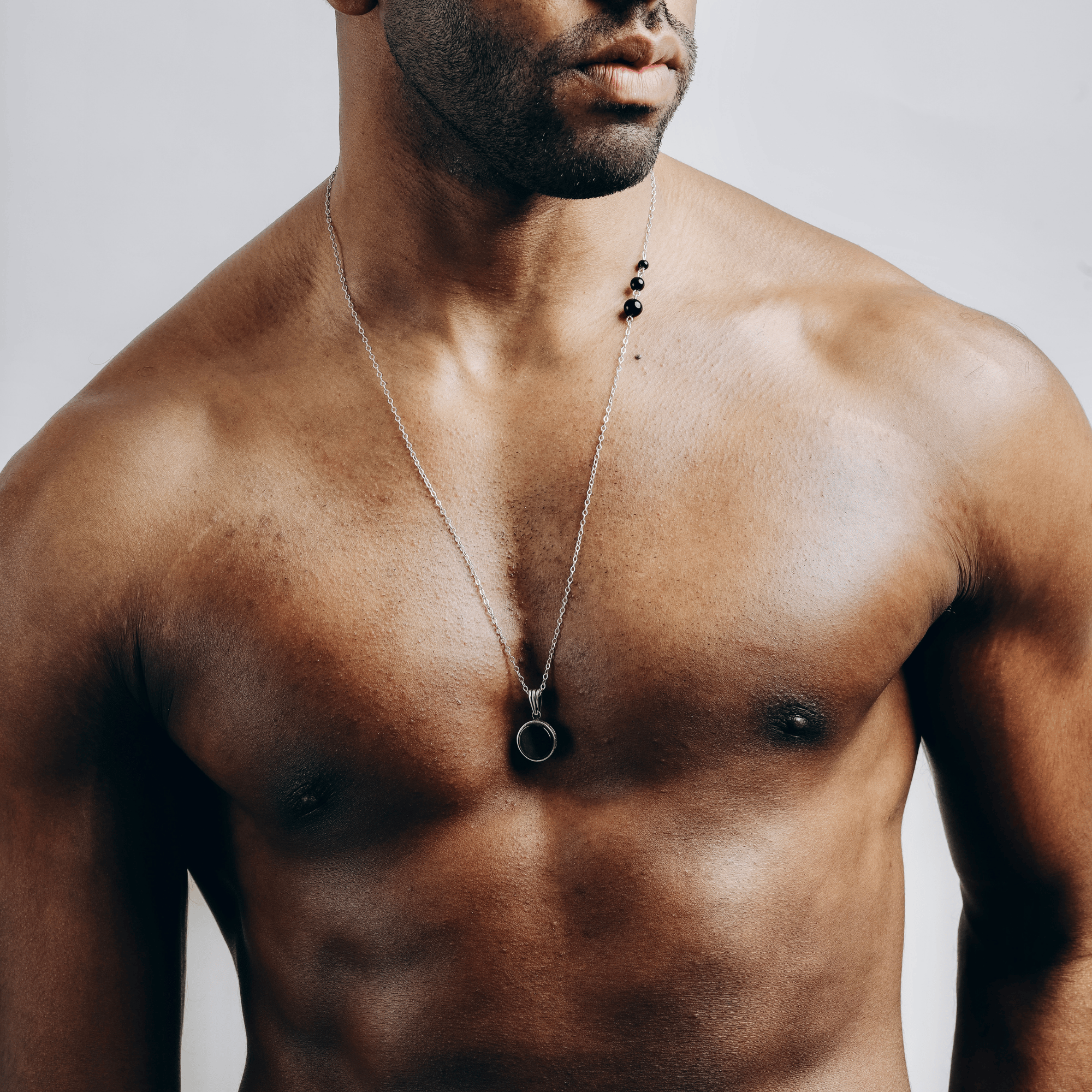  قلادة فضية سوداء