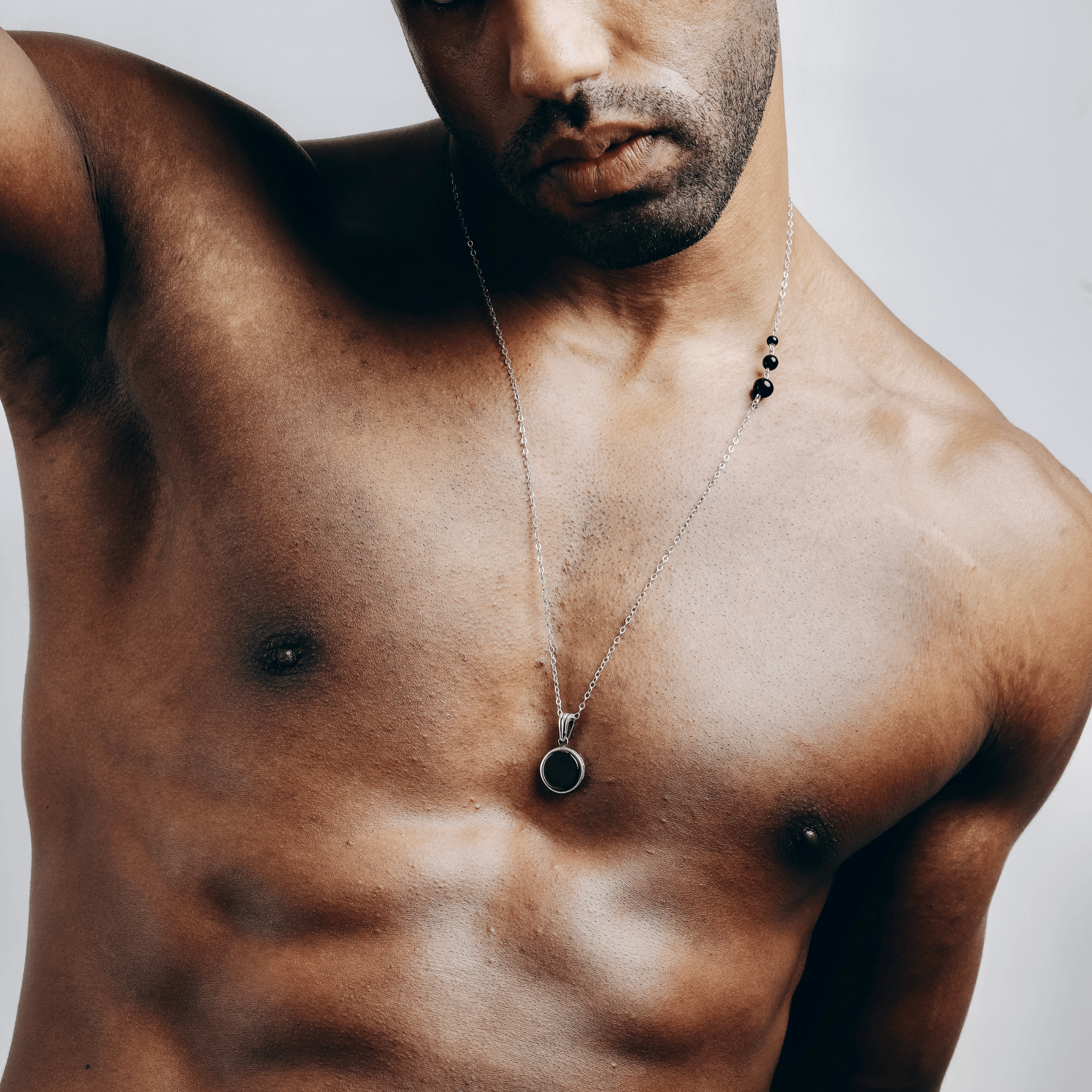  قلادة فضية سوداء