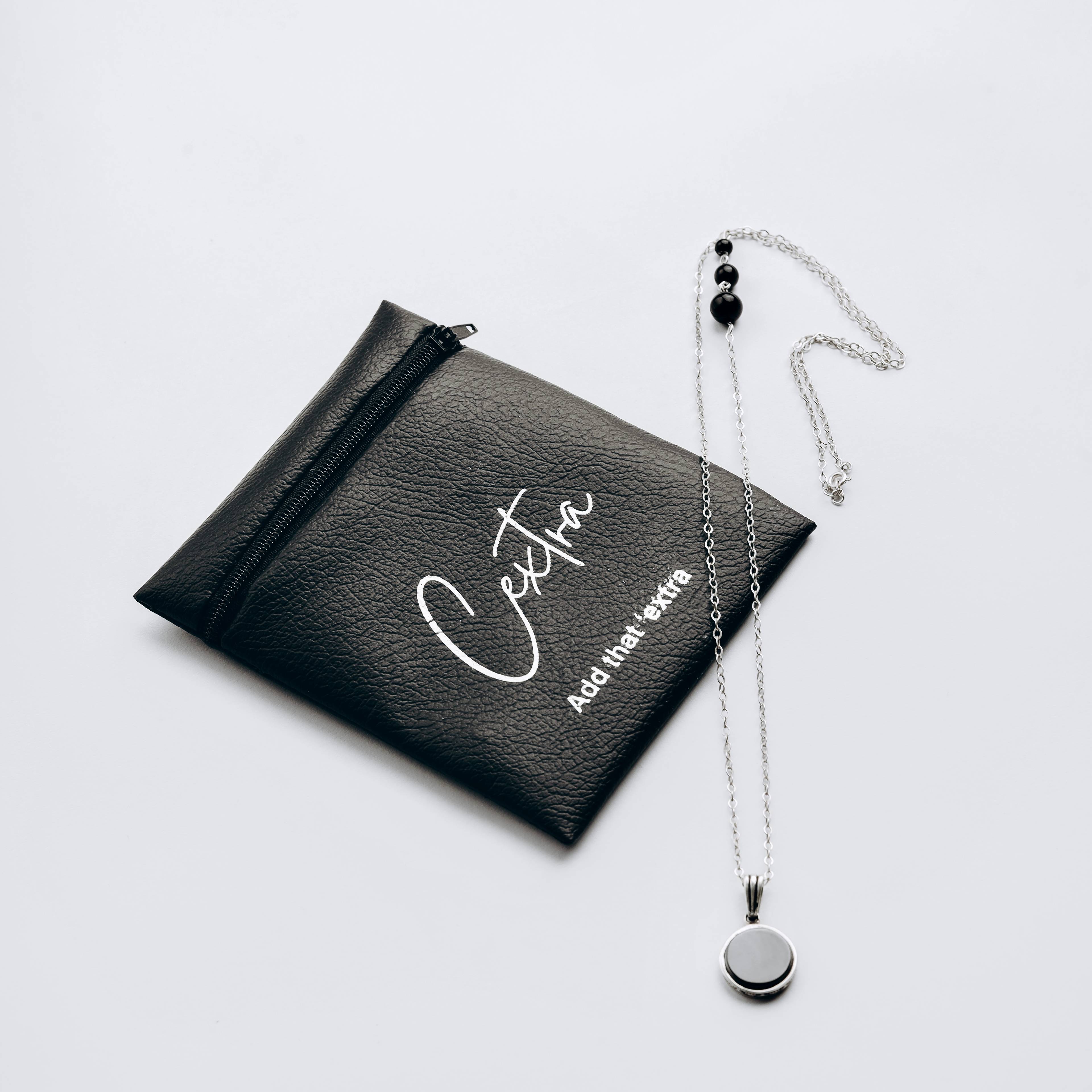  قلادة فضية سوداء