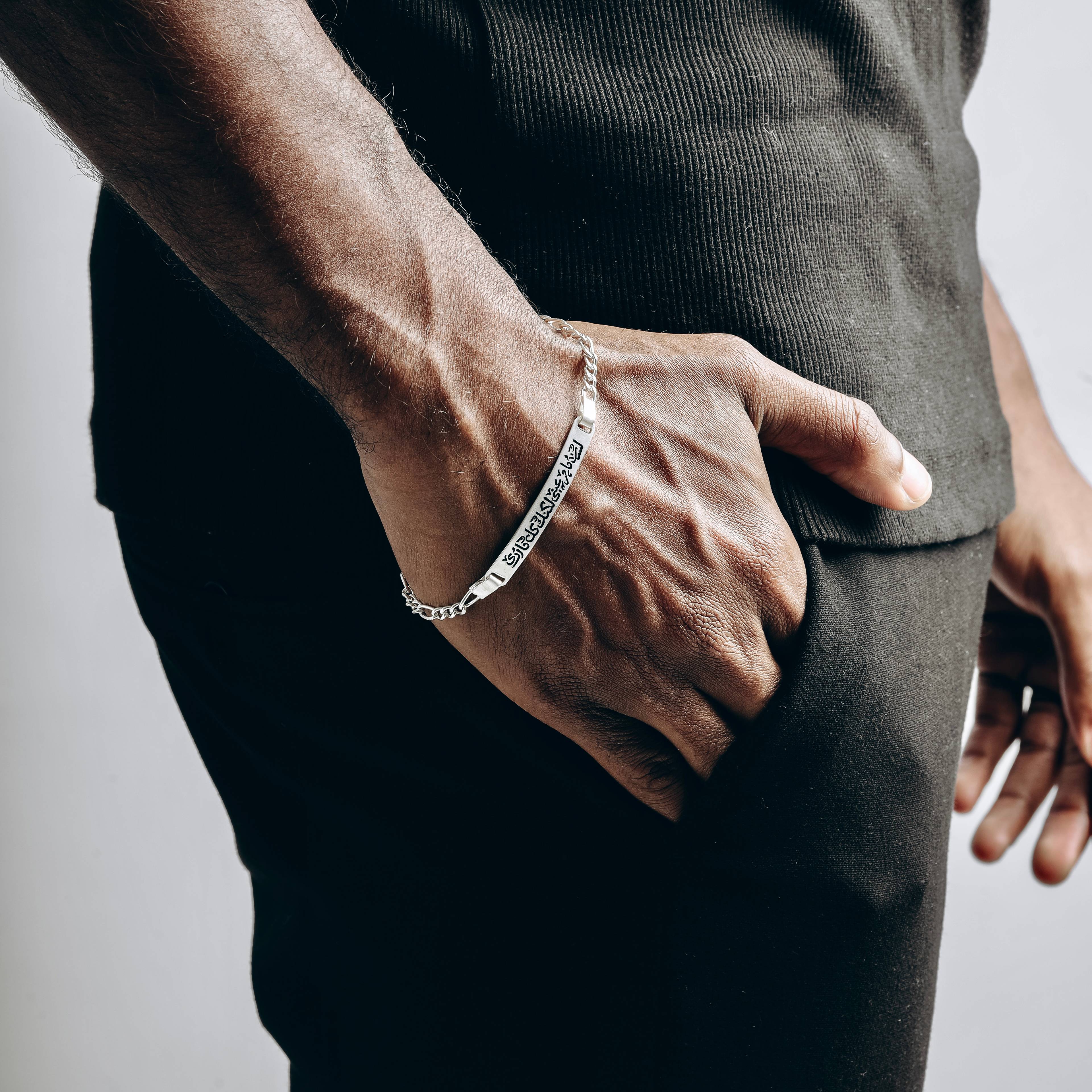 سوار فضة محفور بجملتك المفضلة