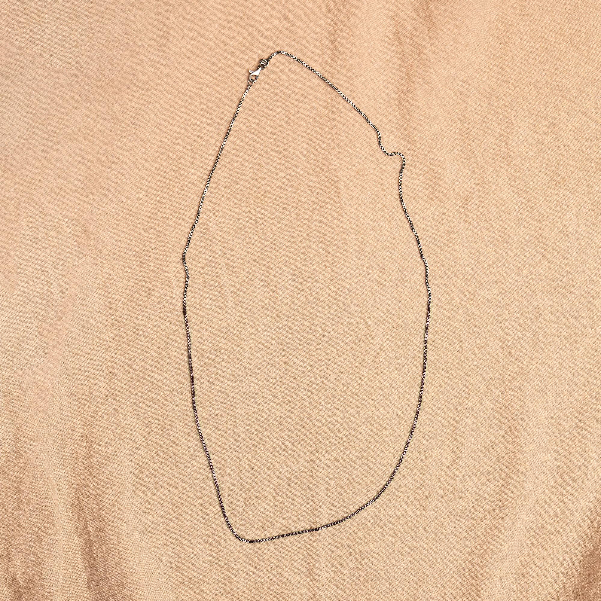 قلادة بوكس تشين - black